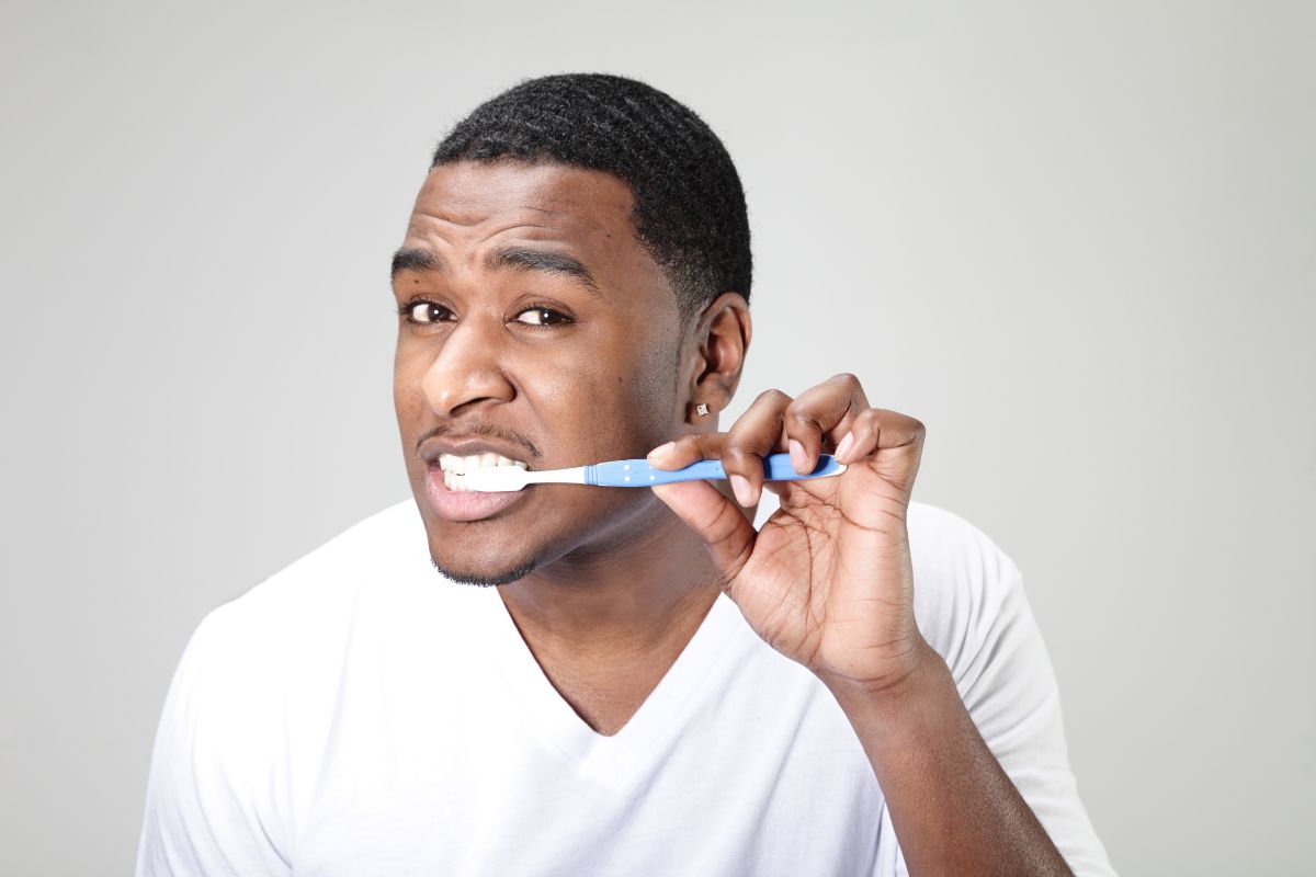pitääkö hampaat pestä ennen vai jälkeen aamupalan